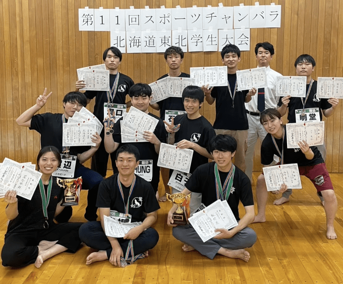 北海道東北学生大会の写真です！！新入生も多くのメダルや賞状を獲得しています！！
