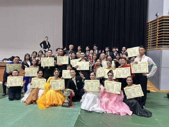 部員で集合しての1枚。先輩後輩とても仲がいいです。