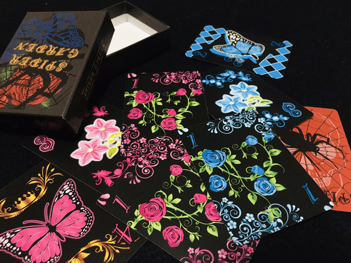 サークルで過去に作成したスパイダーガーデンというゲームです。