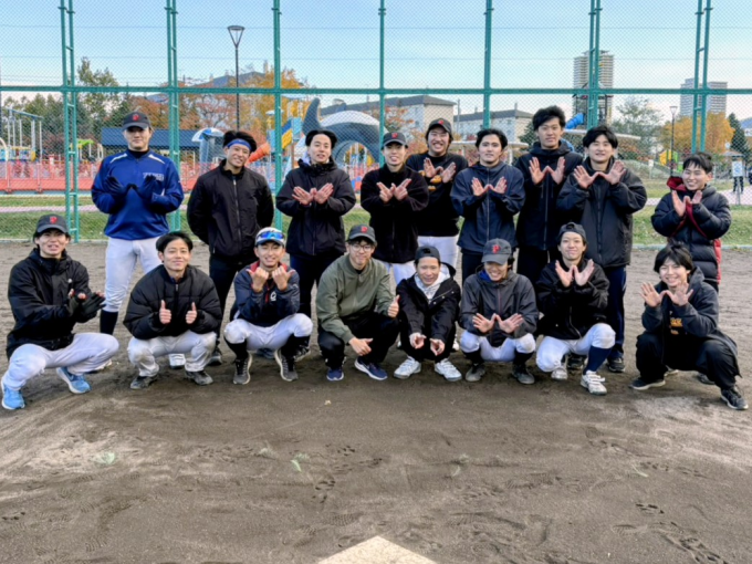 昨年度の引退試合後の集合写真です！