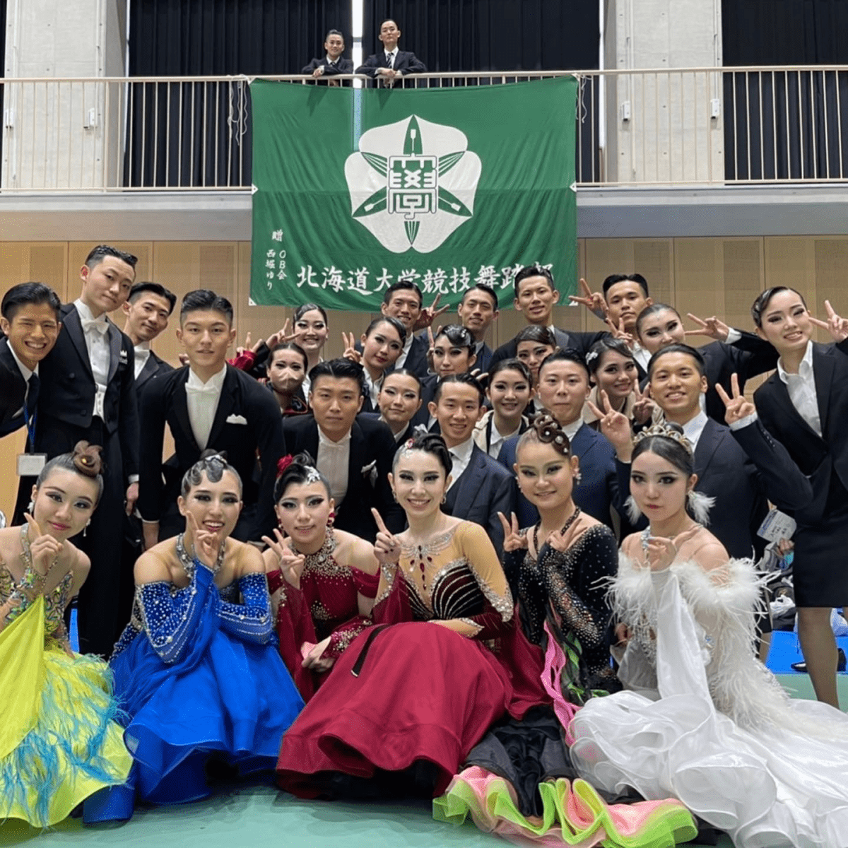 部員で集合しての1枚。先輩後輩とても仲がいいです。