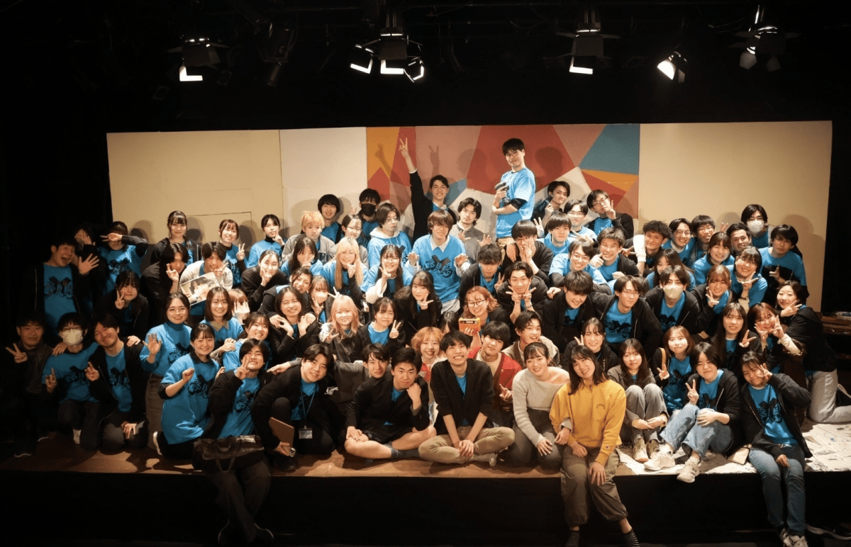 公演後にはみんなで写真撮影をします！